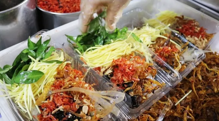 bánh tráng trộn