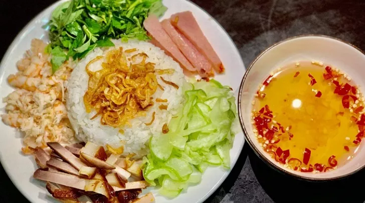 Cơm âm phủ Huế