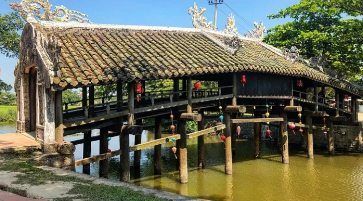 Cầu ngói Thanh Toàn