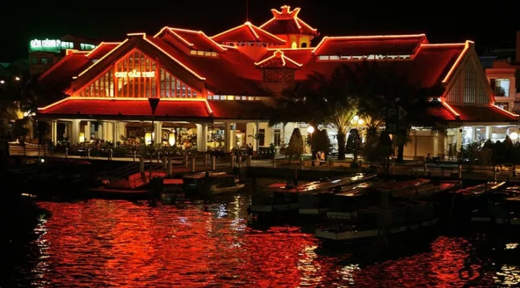 Chợ đêm Cần Thơ