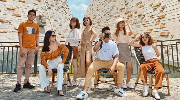 du lịch cùng bạn bè