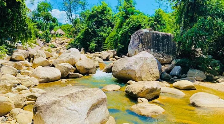 Suối Lách