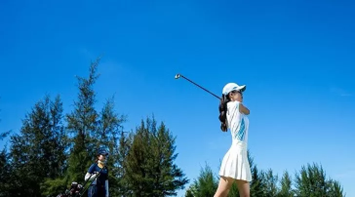 Học đánh golf