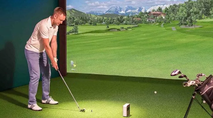 Tập golf trong nhà