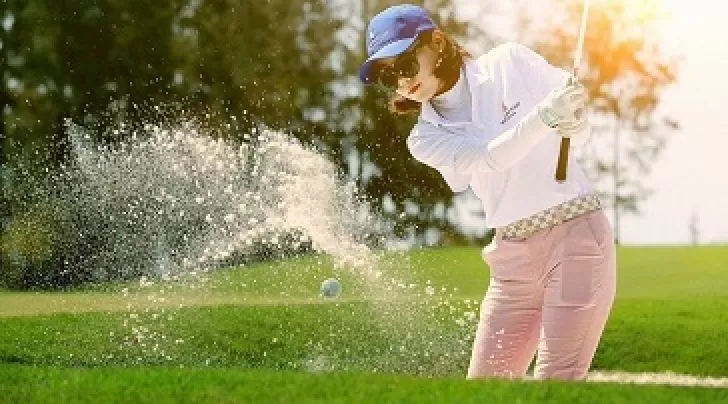 Chọn trang phục golf mùa hè