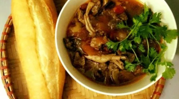 Bánh mì sốt vang Hà Nội