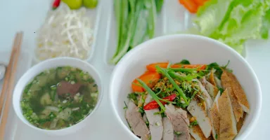 Bánh Canh Chả Cá - Nhà Hàng Cơm Quê