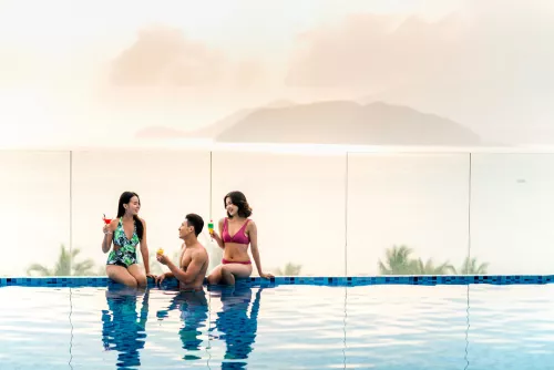 Hinh-anh-Vinpearl-Condotel-Beachfront-Nha_Trang-Pool-21