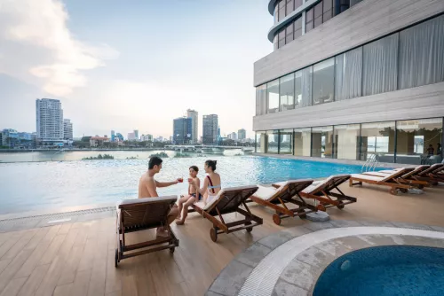 Hinh-anh-Vinpearl-Condotel-Riverfront-Da_Nang-Pool-12