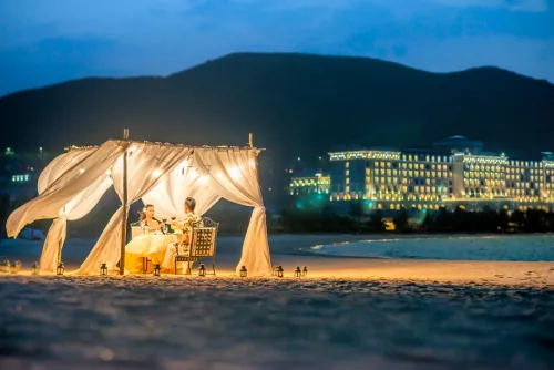 Hinh-anh-Vinpearl-Discovery-Sealink-Nha-Trang-Bua_Toi_Lang_Man-07
