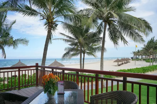 Hinh-anh-Vinpearl-Luxury-Da-Nang-_POOL_BAR_1