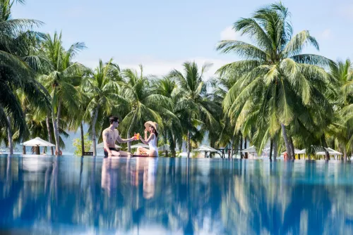 Hinh-anh-Vinpearl-Luxury-Nha-Trang-Pool_1