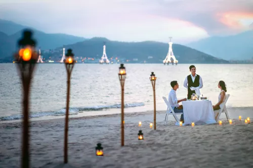 Hinh-anh-Vinpearl-Luxury-Nha-Trang_beach_4