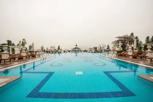 Hinh-anh-Vinpearl-Resort-&-Spa-Ha-Long-Pool3