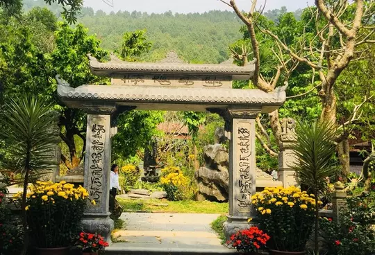 Huyen Khong Son Thuong Pagoda